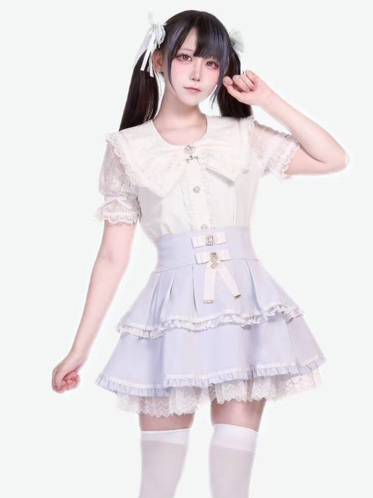 Kei Jirai – Bluse mit weißem Kragen und Schleife