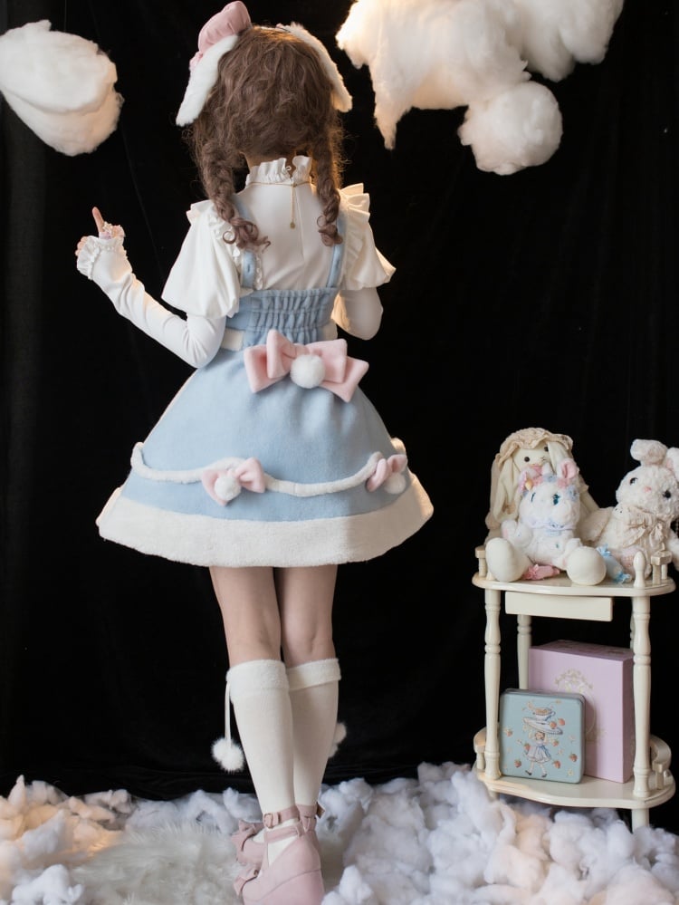 Blaues Winterkleid mit Pompom-Schleifen