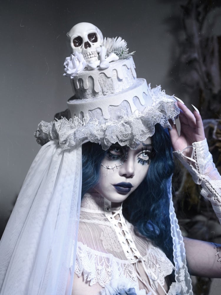 Weißer Goth Halloween Knochen und Blumen Kuchenhut