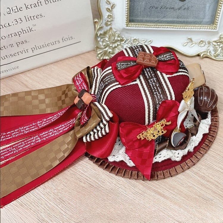 Minihut mit Rüschen und Schleife in Schokoladenrot/Braun/Beige
