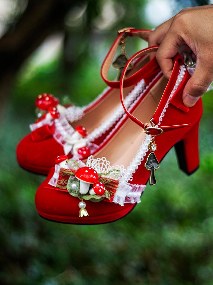 Süße Lolita Blockabsätze mit roter Schleife und Perlen und Pilzen