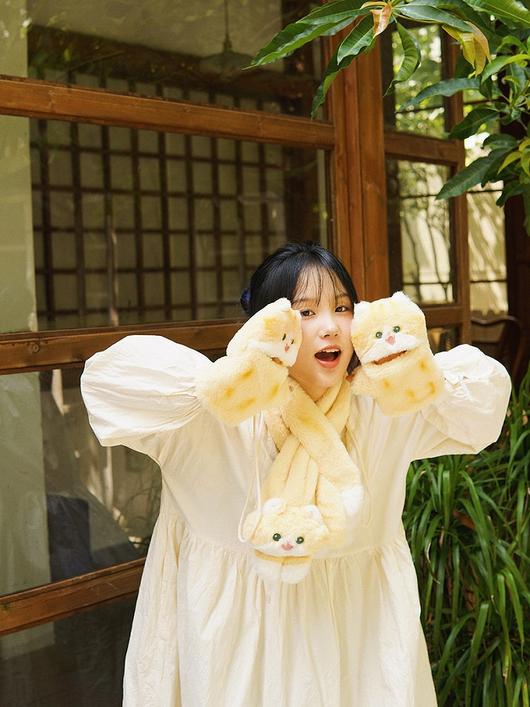 クリーミーな黄色のかわいい猫型手袋