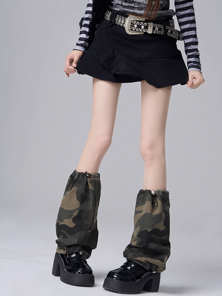 Beinwärmer mit Tunnelzug und Tarnmuster im Wasteland Punk-Stil