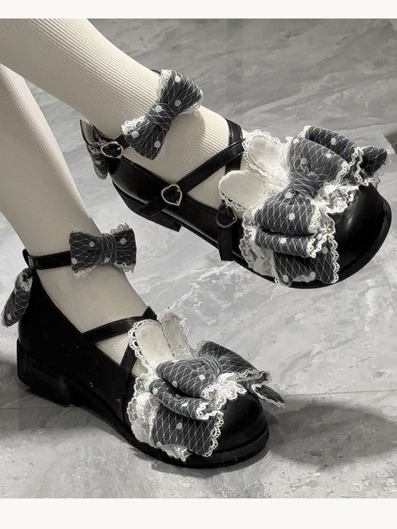 Mary – Herzförmige schwarze Zehenpartie mit runden Jane-Hasenohrschnallen und Polka-Schuhen mit Schleifen und niedrigem/mittlerem Absatz
