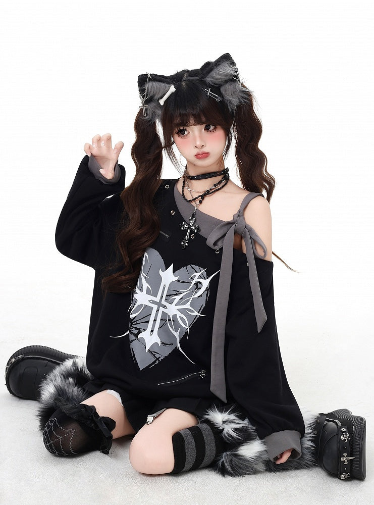 Schwarzes Sweatshirt mit asymmetrischem Ausschnitt, selbstbindenden Trägern und Herz- und Kreuz-Print