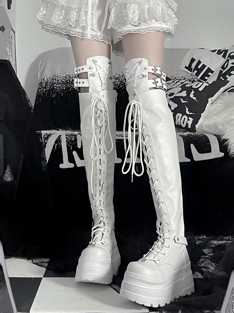 Y2K Mattweiße Punk-Stiefel mit Sternriemendetails und oberschenkelhoher Plateausohle