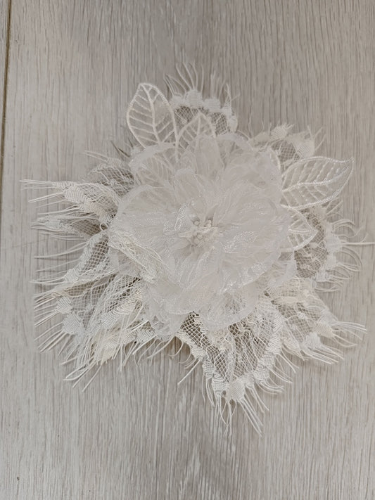 ブラック/ホワイト/アプリコットフローラルヘアクリップ