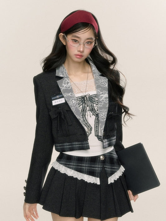 ダークグレーのロゼットレースアップリケブレザー