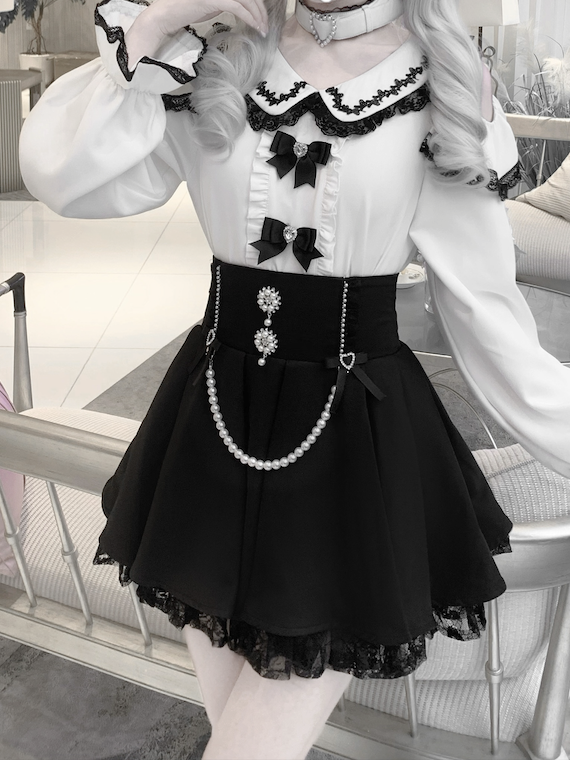 Detachable Trim with Design Lace Black Blouse Jirai Kei Peter Pan Collar Cutout Shoulder Contrast White Choker