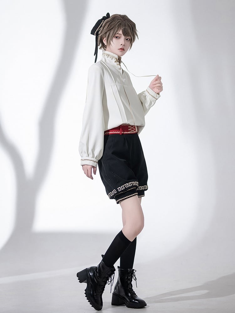 Motif Lace-Up Ruyi Red Gold Details Shorts High-Waisted Black with Embroidered Lace Trim