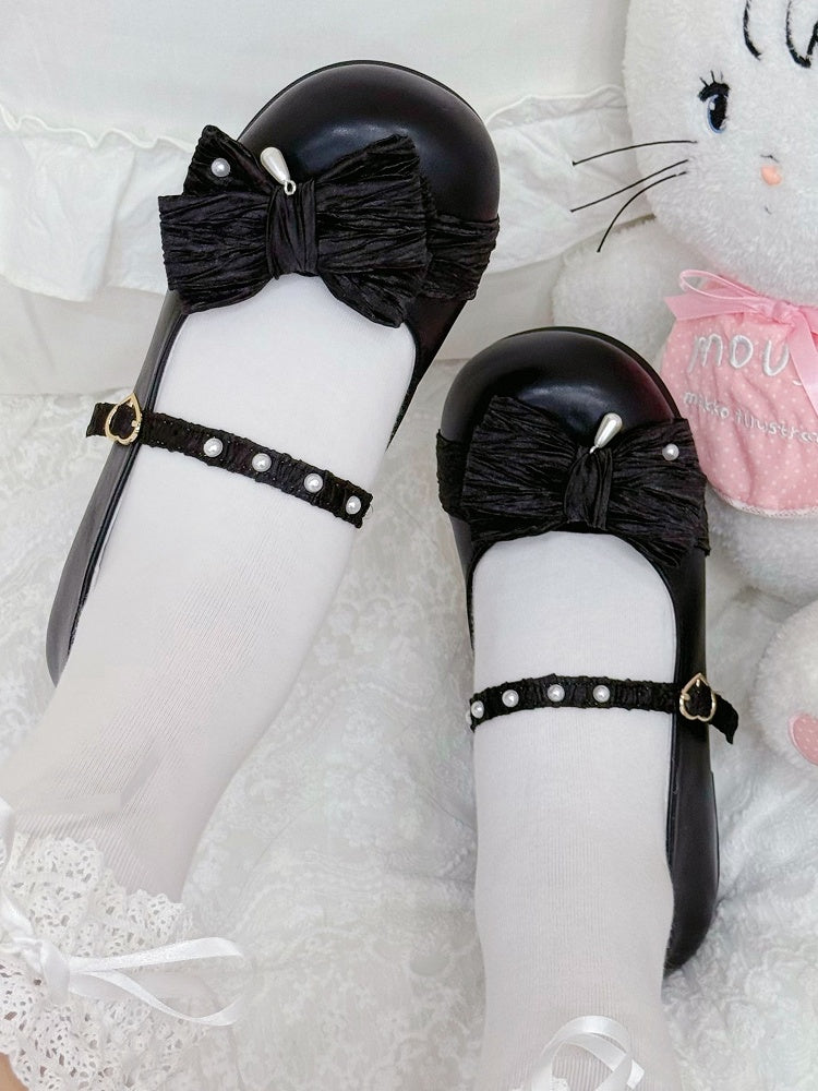 Schwarze Schuhe Herz Top verzierte Zehenschleife an runder matter Schnalle Lolita Perlen