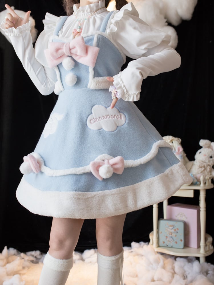 Blaues Winterkleid mit Pompom-Schleifen