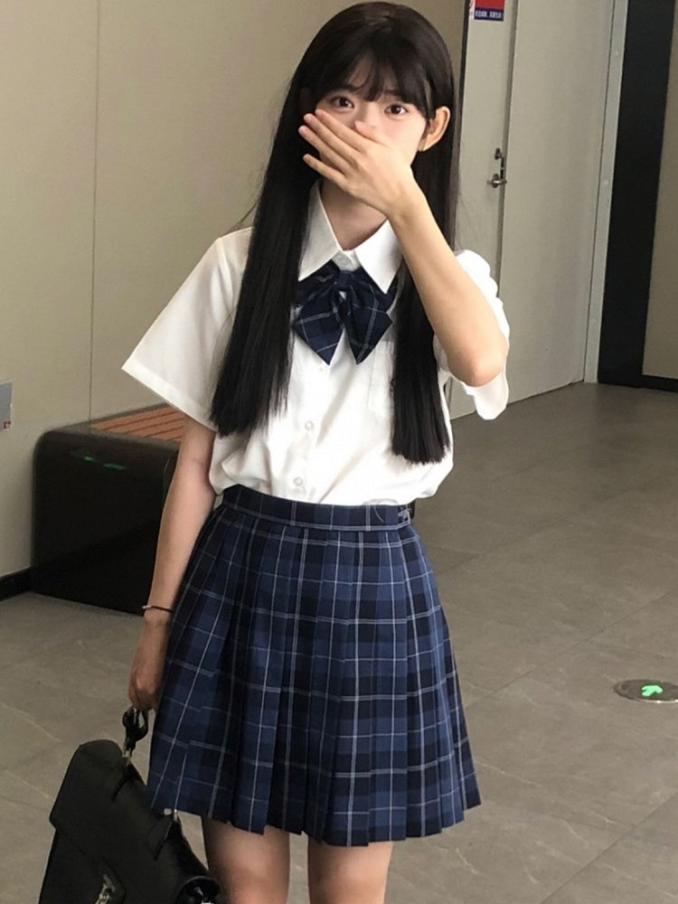 Kurzes Preppy-JK-Shirt im Stil der Uniform mit weißen Ärmeln