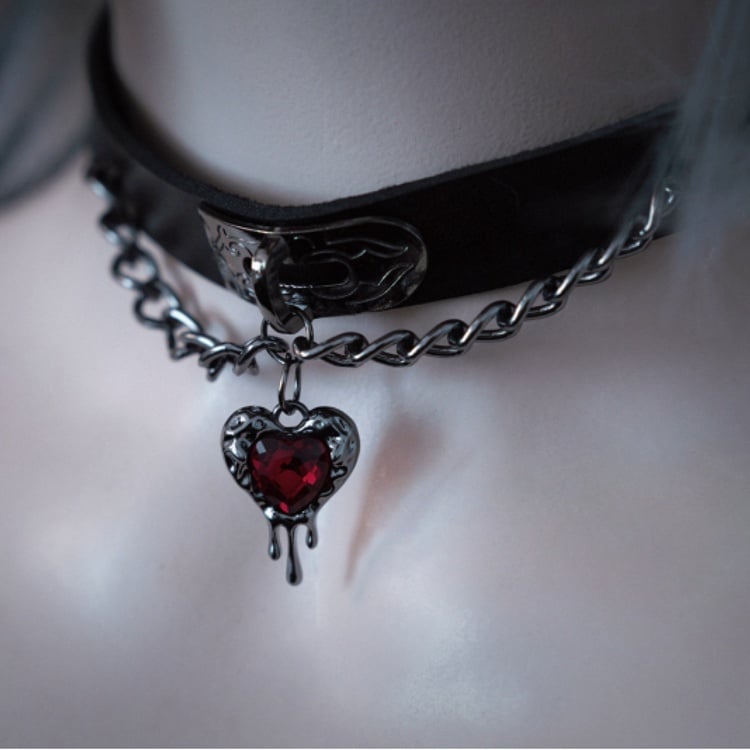 Roter Strass Herzförmiger Choker PU Anhänger Schwarz