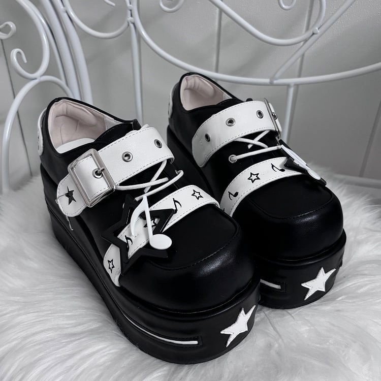 Schwarze Jirai Kei Star Plateauschuhe mit Schnallenriemen