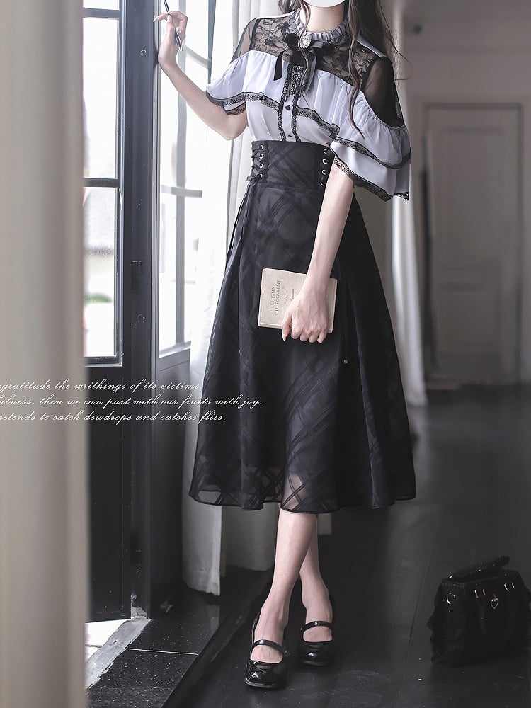 with Contrast Trim Jirai Kei Black Illusion Neckline and Purple Lace Cape Design Top