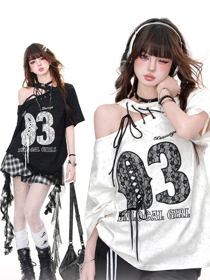 Schnürung Schwarz/Weiß Cutout Schulter Brief Stickerei T-Shirt Schulter Detail bei