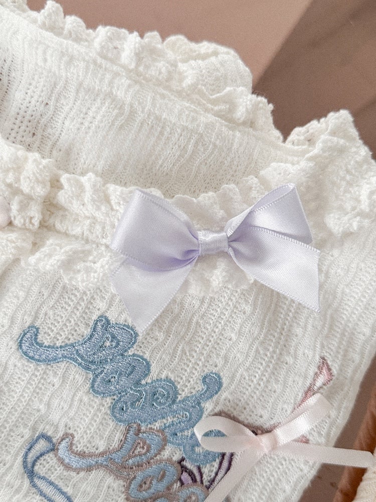 Weißes, langärmliges Strickoberteil mit Stickerei