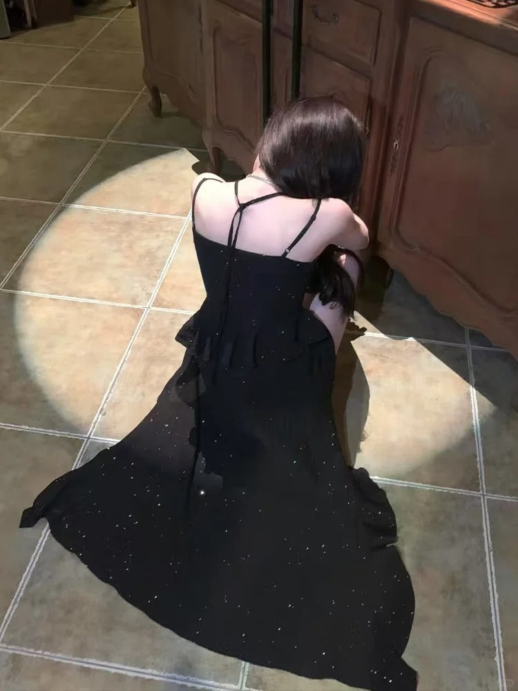 Unterkleid mit gestuften Pailletten, High-Low-Rock, Rüschen, schwarzer herzförmiger Ausschnitt