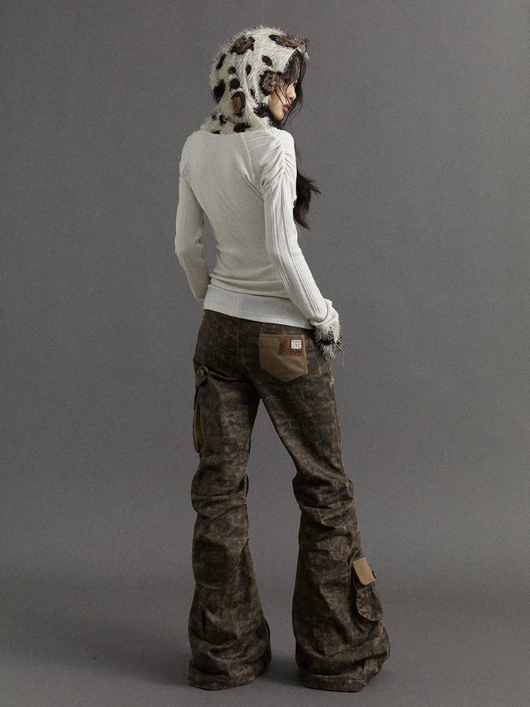 Dusty Grey Camo – Niedrig taillierte Cargohose im Distressed-Look mit ausgestelltem Bein