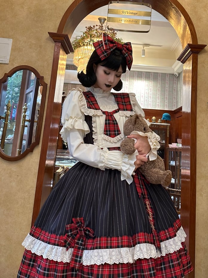 Robe à carreaux rouges et rayures noires, col amovible et jupe pull Lolita à nouer