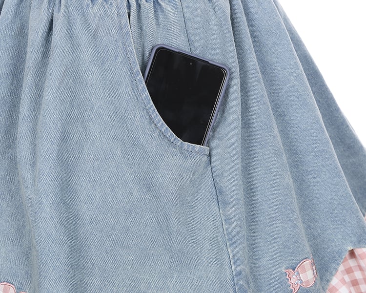 Hellblaues, süßes Denim-Overallkleid mit gewelltem Rand