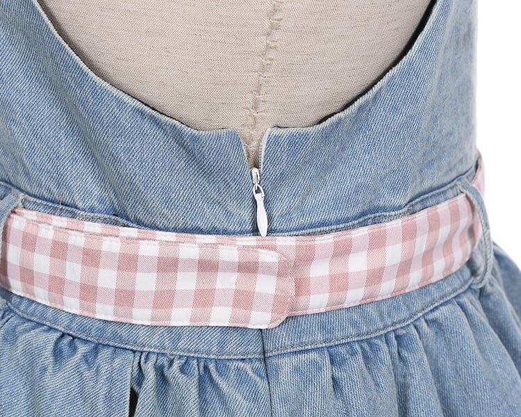 Hellblaues, süßes Denim-Overallkleid mit gewelltem Rand