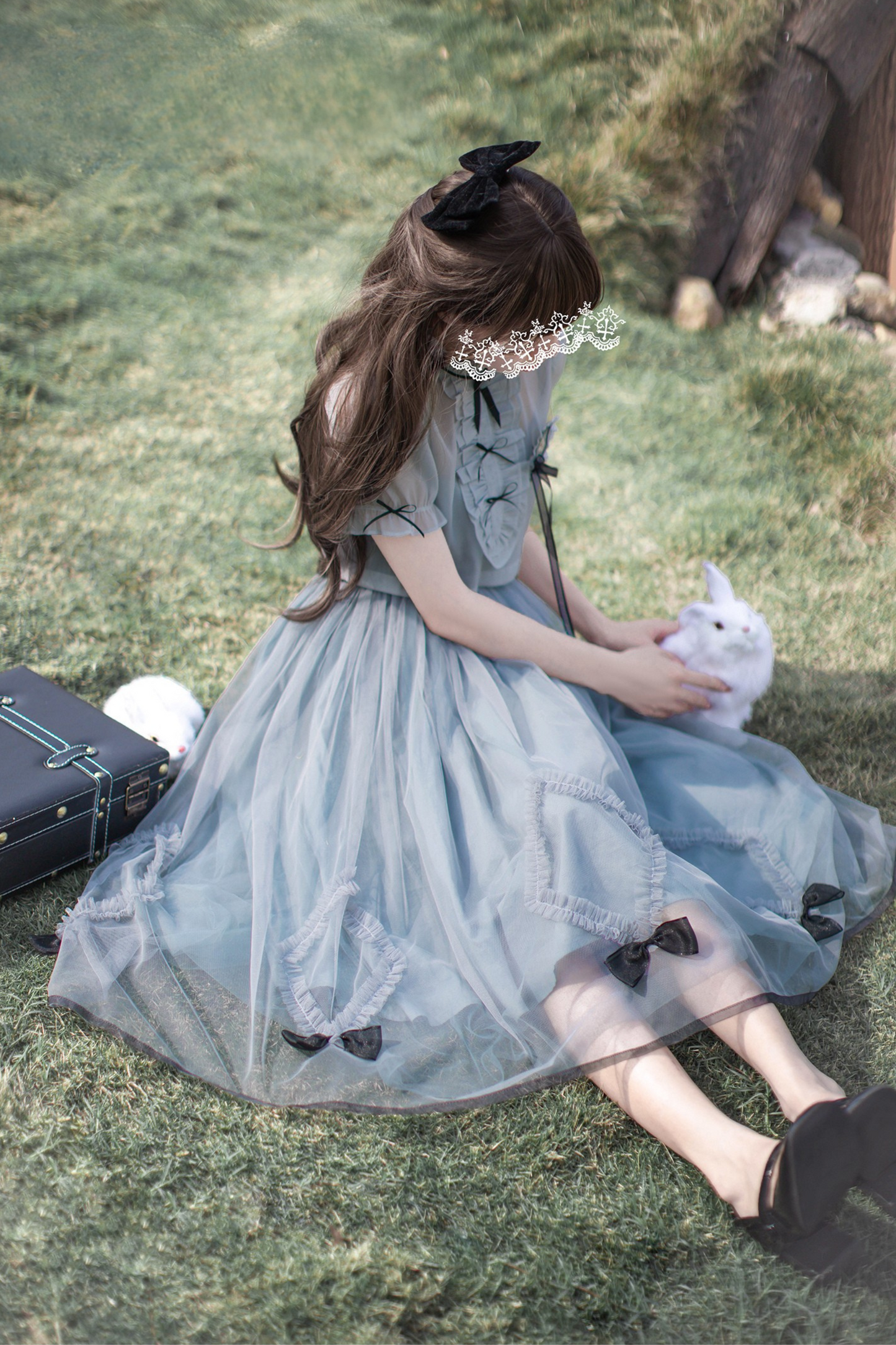 brooch dress Nostalgic ribbon top + traveling Alice outer