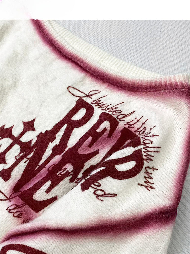 Weißer Pullover mit schulterfreiem Ausschnitt und Weihnachtsbuchstaben
