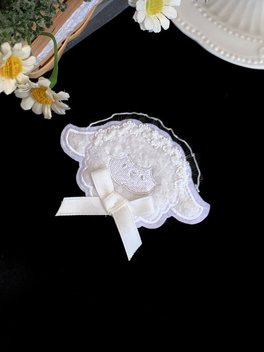 ホワイトラム刺繍ヘアクリップ