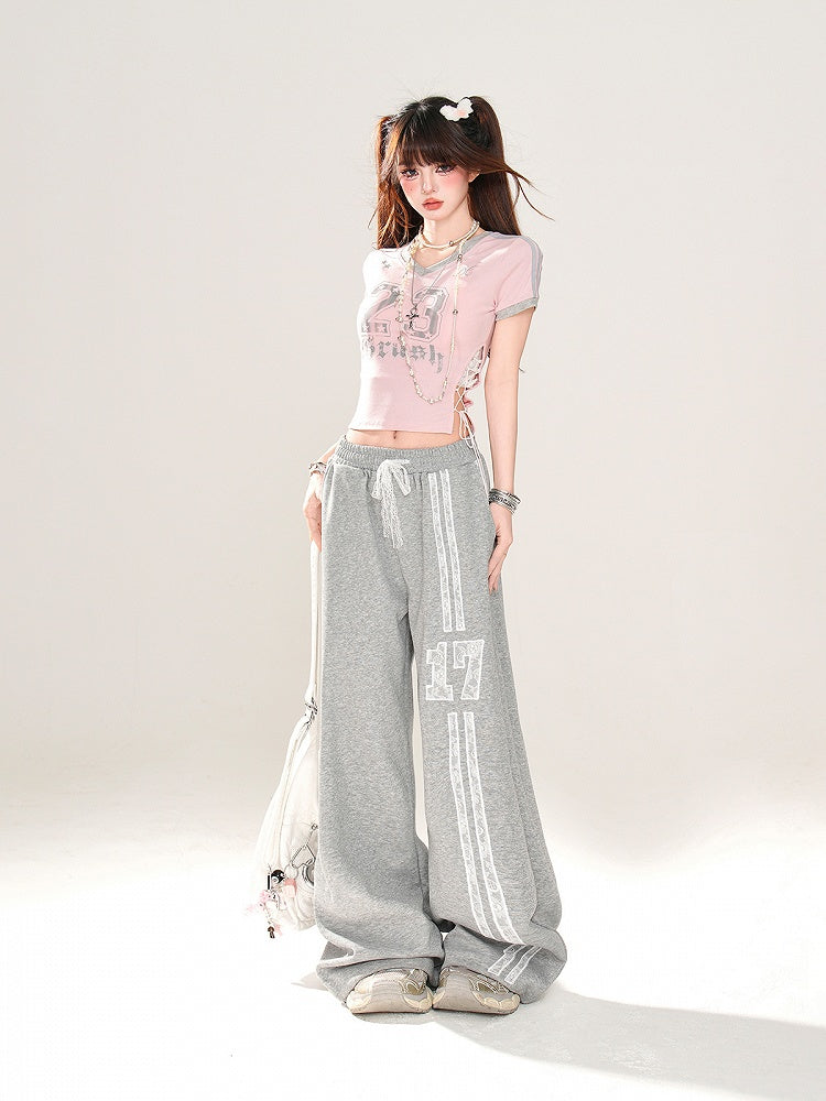 Side Glamorous Cropped T-shirt with Lace-up Print at Pink V-Neck Number Detail