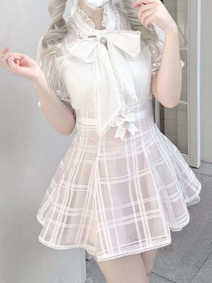 Chiffon und Details, weißer Ausschnitt, Spitzenbluse im Perlen-Jirai-Stil mit Schleife, Kei zum Selbstbinden