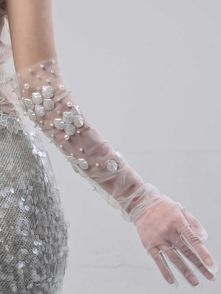 Weiße Handschuhe aus künstlichen und verzierten Perlen, Tüll, Muscheln, Meer