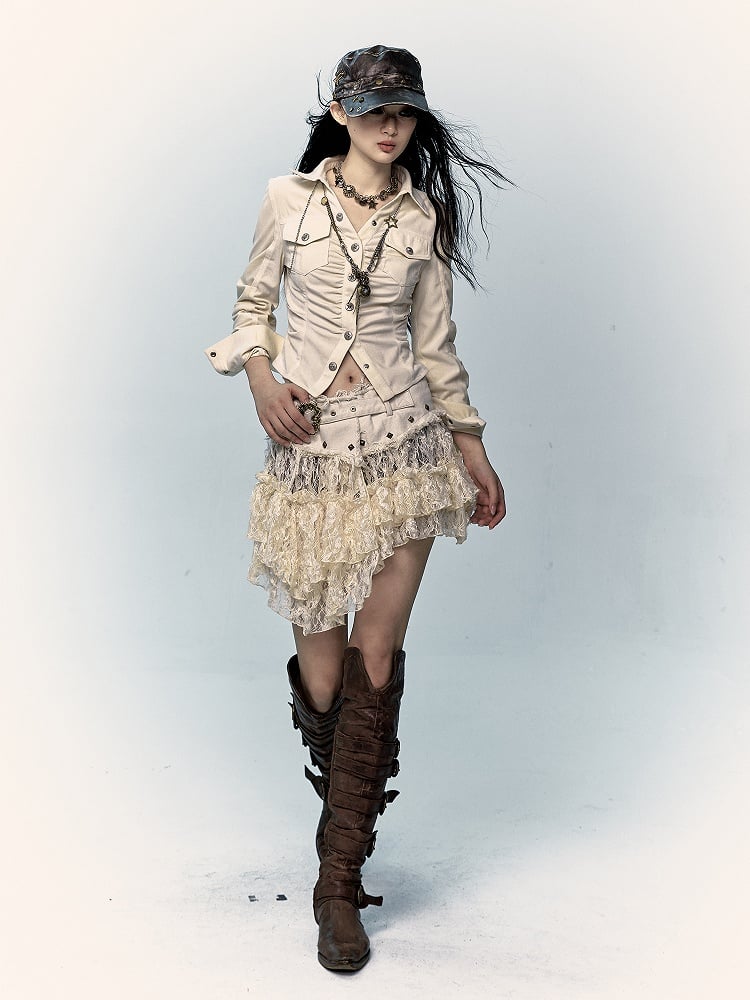Beiger Spitzenrock mit asymmetrischem Saum, Distressed-Besatz und Schnallendetail