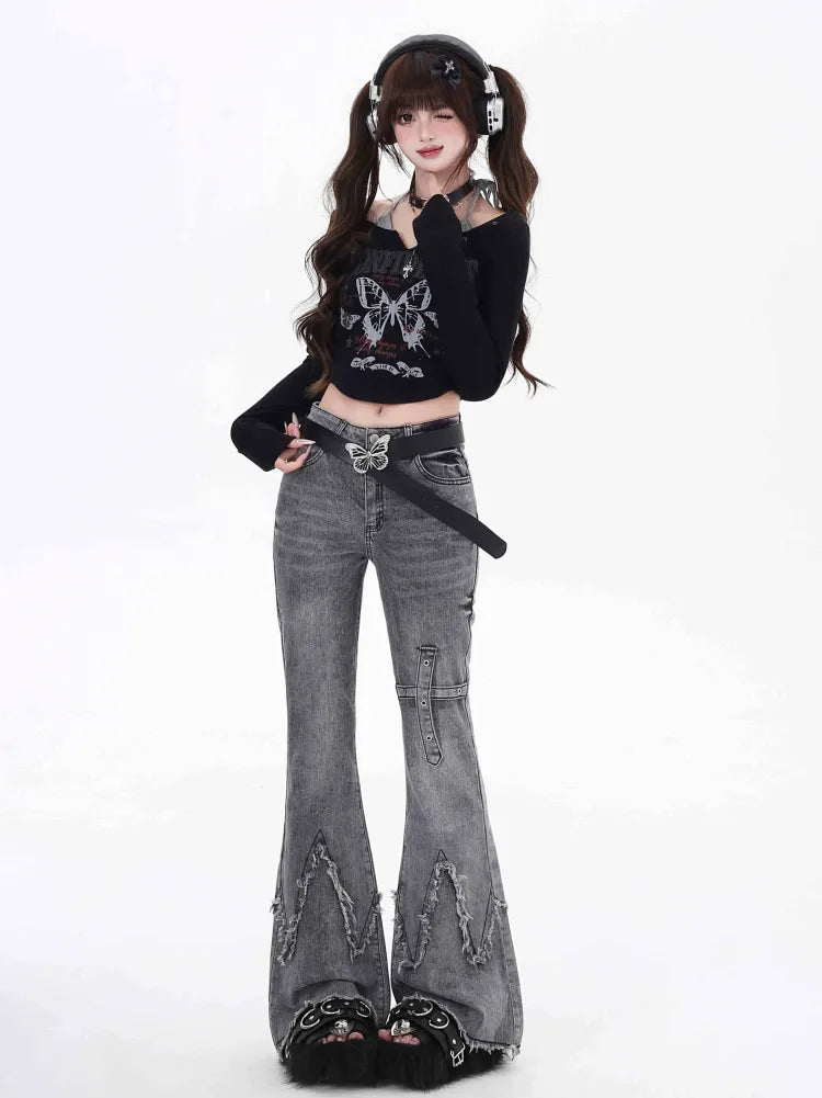 Graue Slim-Fit-Jeans mit Schlag und Raw Edge