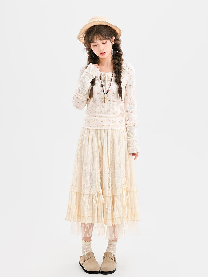 ベージュのセルフタイボウフリルレースカラースリムフィットフローラルトップス