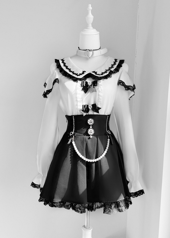 Detachable Trim with Design Lace Black Blouse Jirai Kei Peter Pan Collar Cutout Shoulder Contrast White Choker