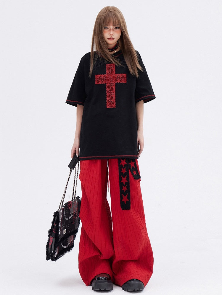 T-shirt col rond à motif croix noire