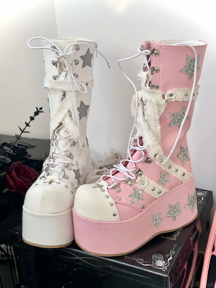 mit wadenlangen, sternförmigen Applikationen im Schnürstil, rosa, klobige, glänzende Gyaru-Plateaustiefel
