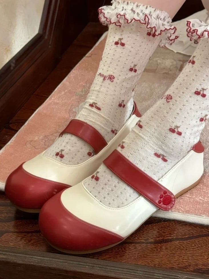 Süße flache Klettschuhe Riemen Bär Beige Details Lolita Rote Verschlüsse