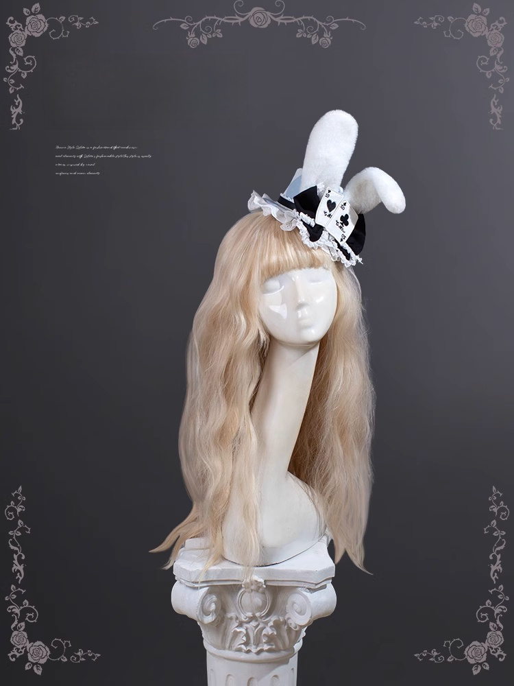Wunderland in Alice Blaues Rautenmuster Hasenohren Hut Vibes