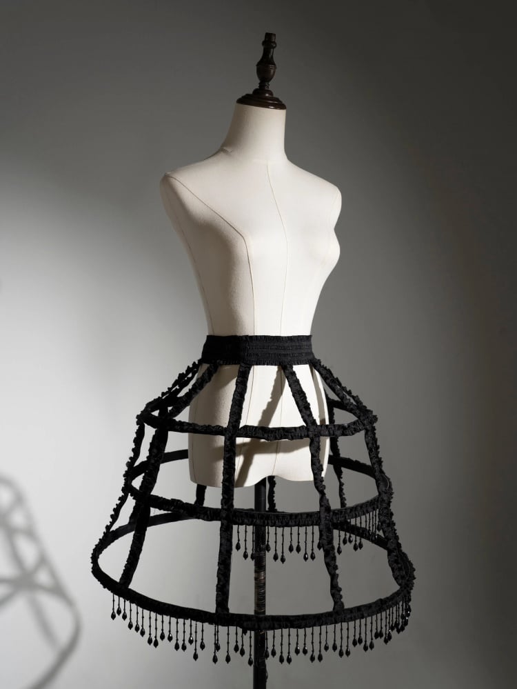 Jupon cage à oiseaux avec pompons en perles noires