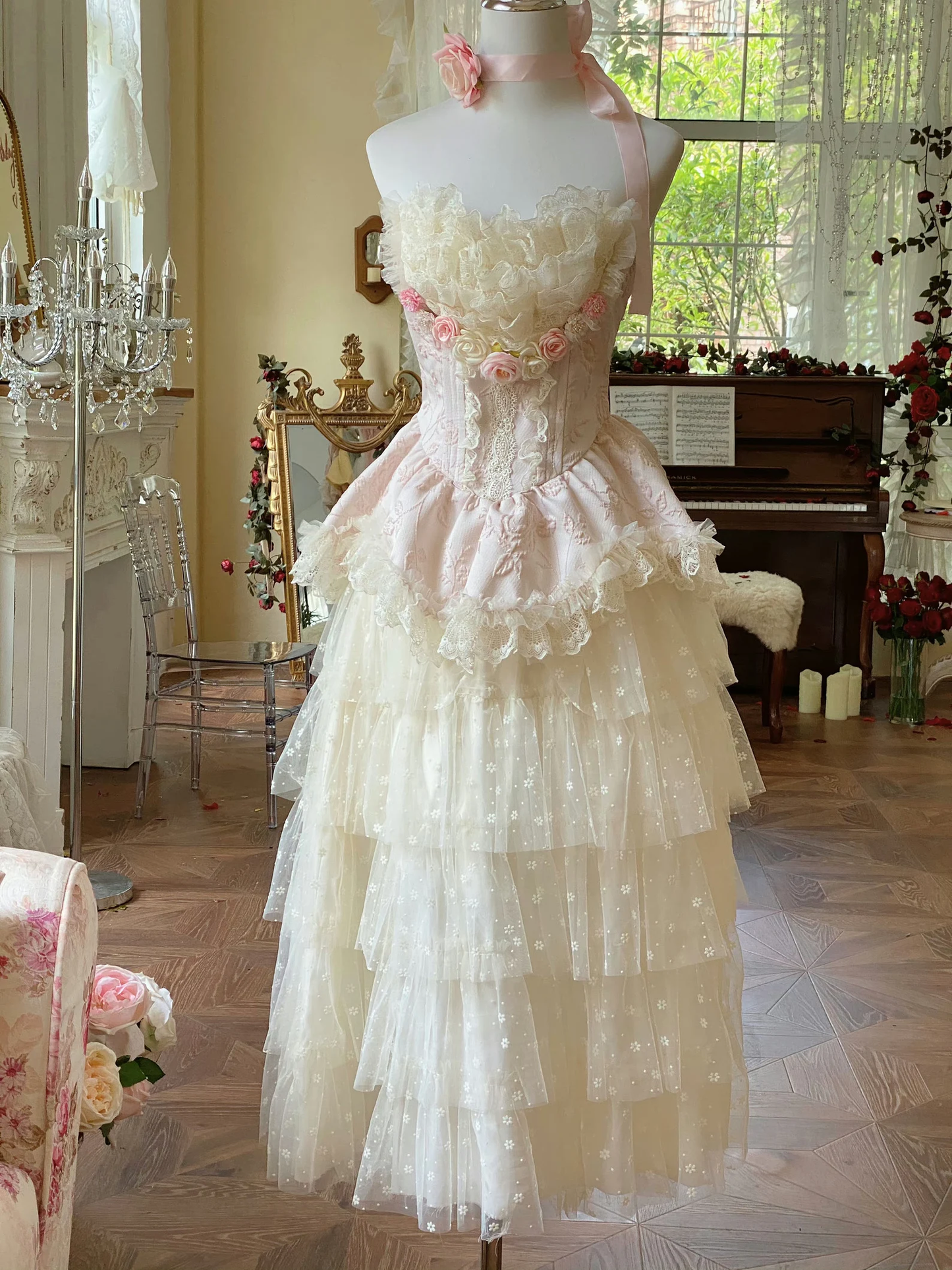 Spitzenkleid-Set mit blühenden Blumen