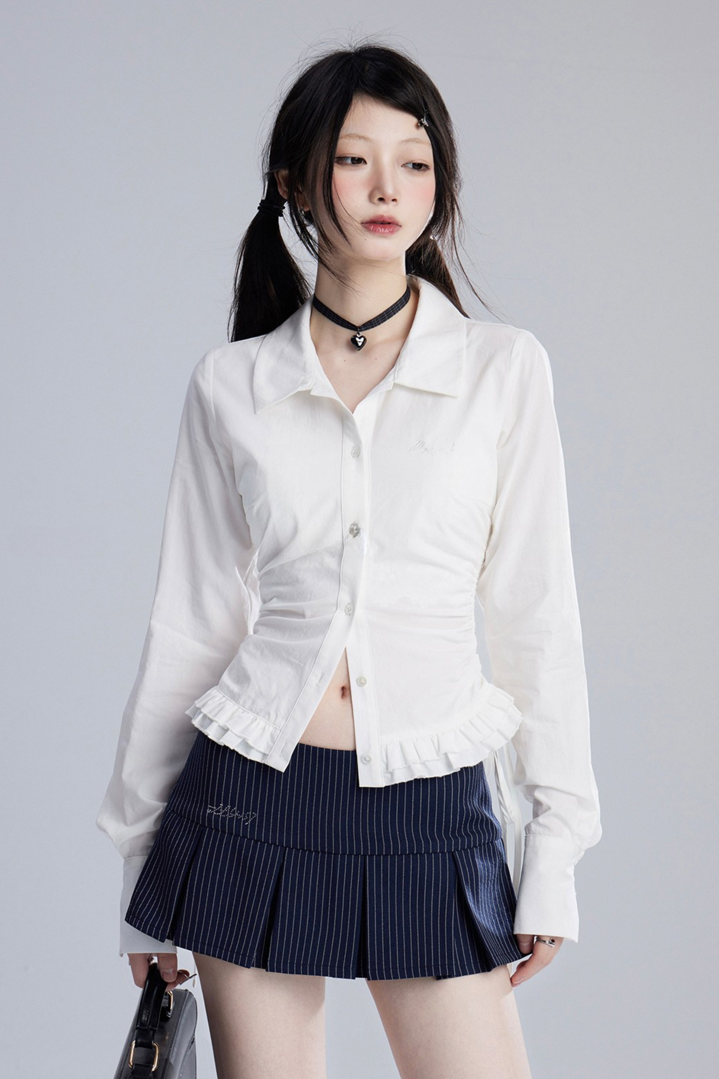 Vネック モデストプリーツブラウス スリム