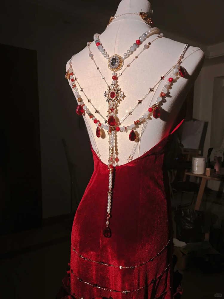 Robe de soirée sirène dos nu en velours rouge/noir