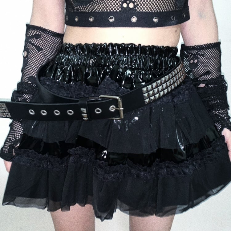 Schwarz/weißer Gothic-Hüftgürtel mit Nietendetail