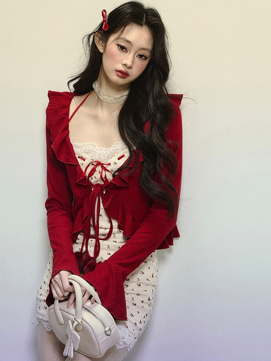 赤いセルフタイストラップ、ベルスリーブ、フリルトリム付きカーディガン