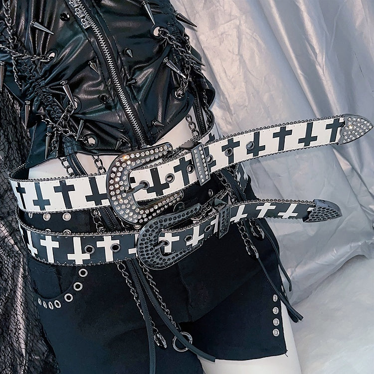 Strass verziertes Perlen- und Punk-Kreuz in Weiß/Schwarz