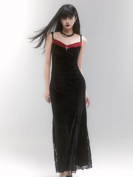 ゴシックなブラッククロスディテール、レッドレーストリムのスパゲッティストラップドレス