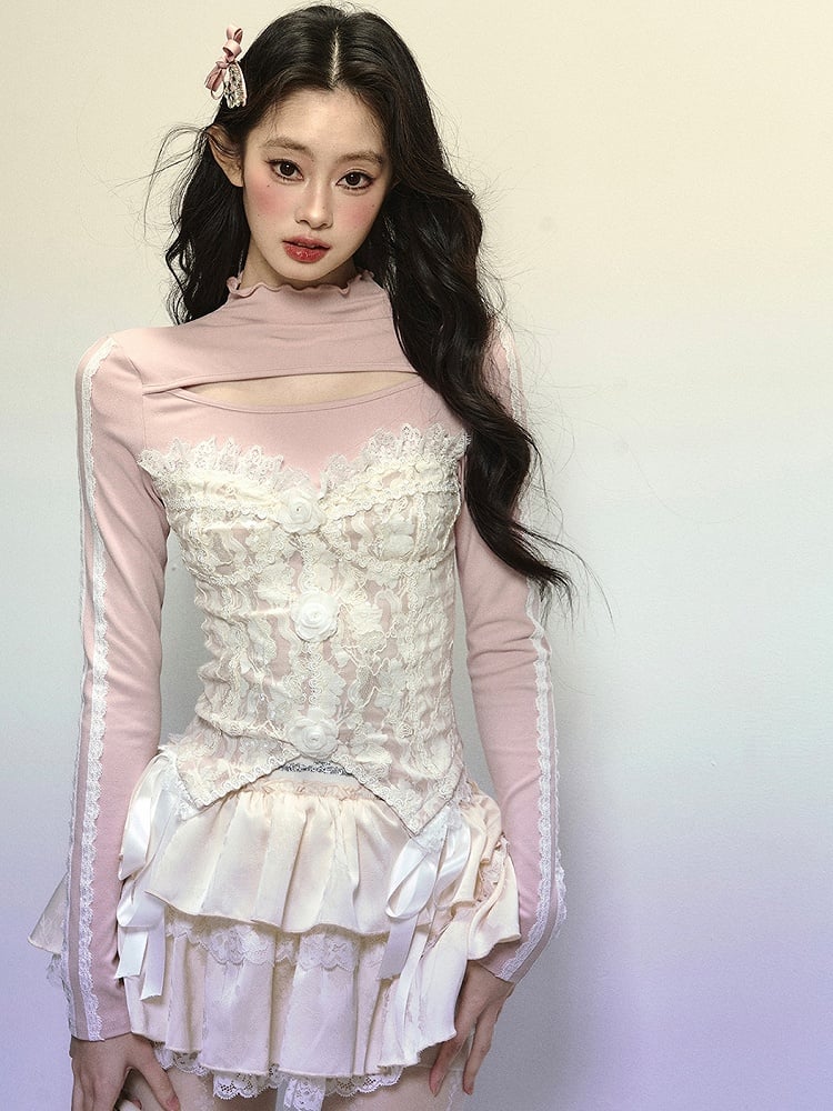 Haut patchwork en dentelle rose avec détails découpés et ornements floraux